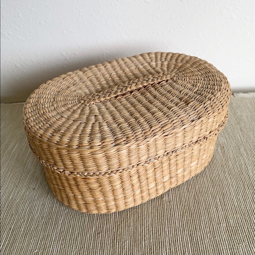 Small lidded basket.